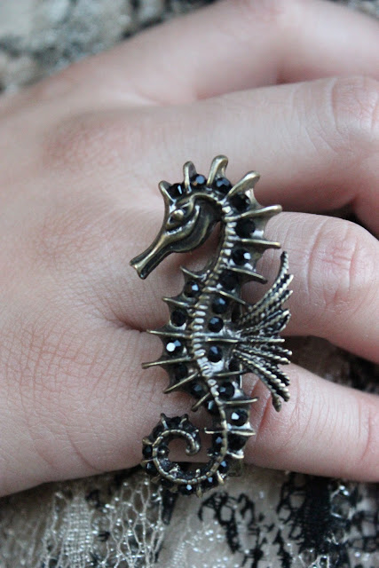 Seahorse Double Ring