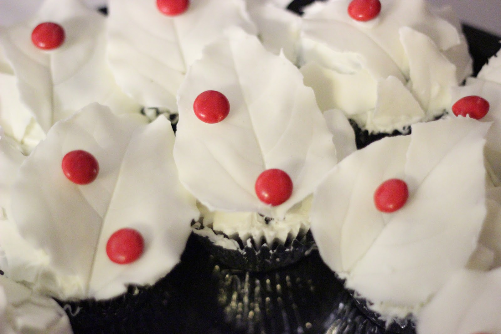 White Chocolate Wreath Leaves