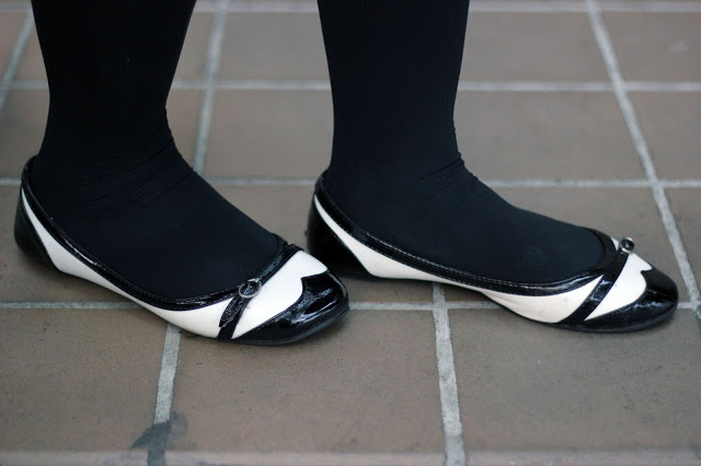 Black and White Flats