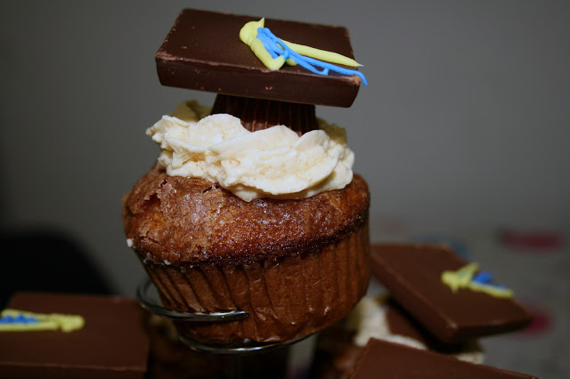 Easy Graduation Cupcakes