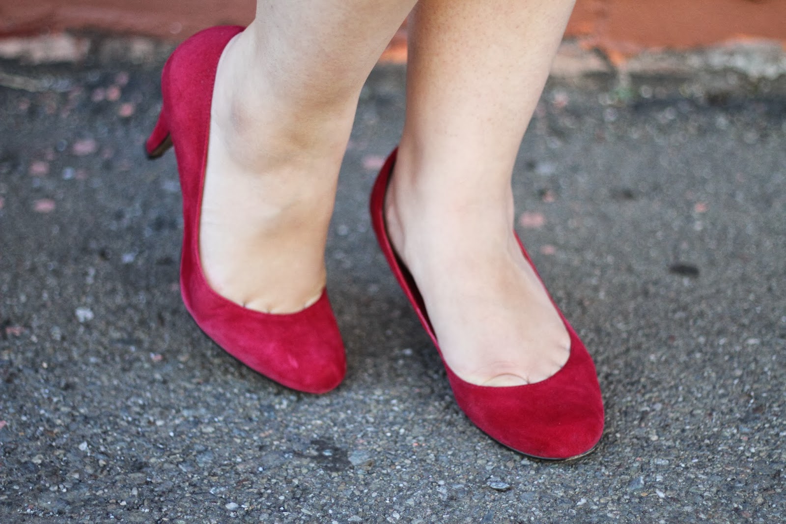 Steve Madden Ulltra Red Suede Pumps