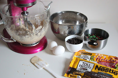 Nestle Toll House Holiday Chocolate Chip Cookies Recipe