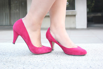 Steve Madden Red Suede Pumps Outfit